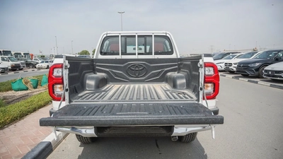 Hilux Pickup SR5 2.7L Manual Poush Start 2026 GCC Specs Brand New For Export-4