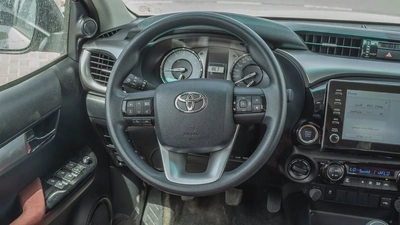Hilux Pickup SR5 2.7L Manual Poush Start 2026 GCC Specs Brand New For Export-7