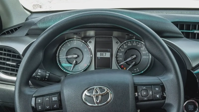 Hilux Pickup SR5 2.7L Manual Poush Start 2026 GCC Specs Brand New For Export-8