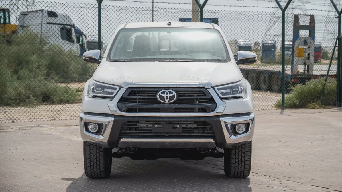 Hilux Pickup SR5 2.7L Manual Poush Start 2026 GCC Specs Brand New For Export-1-1