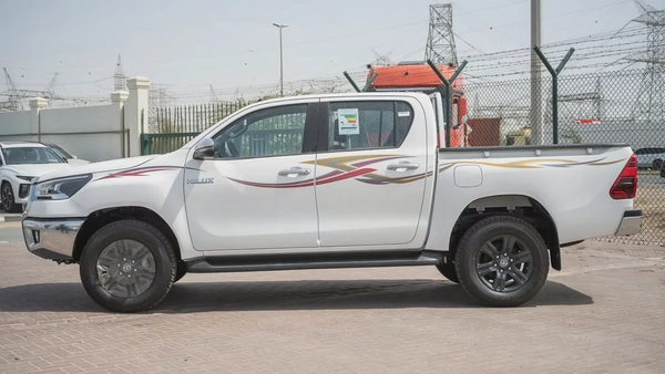 Hilux Pickup SR5 2.7L Manual Poush Start 2026 GCC Specs Brand New For Export