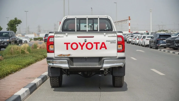 Hilux Pickup SR5 2.7L Manual Poush Start 2026 GCC Specs Brand New For Export