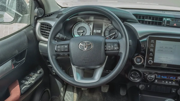 Hilux Pickup SR5 2.7L Manual Poush Start 2026 GCC Specs Brand New For Export