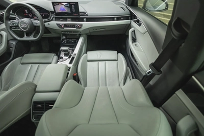 Audi A4 2023-16