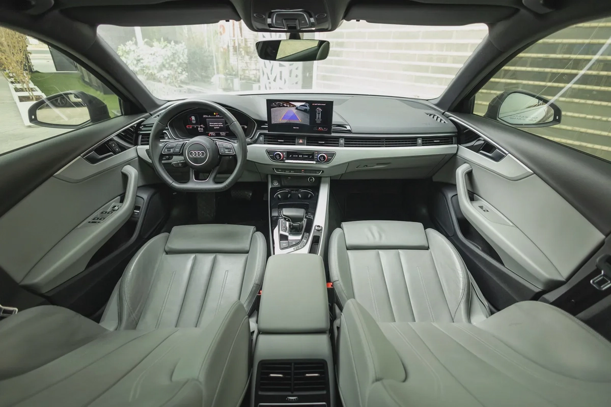 Audi A4 2023-7-7