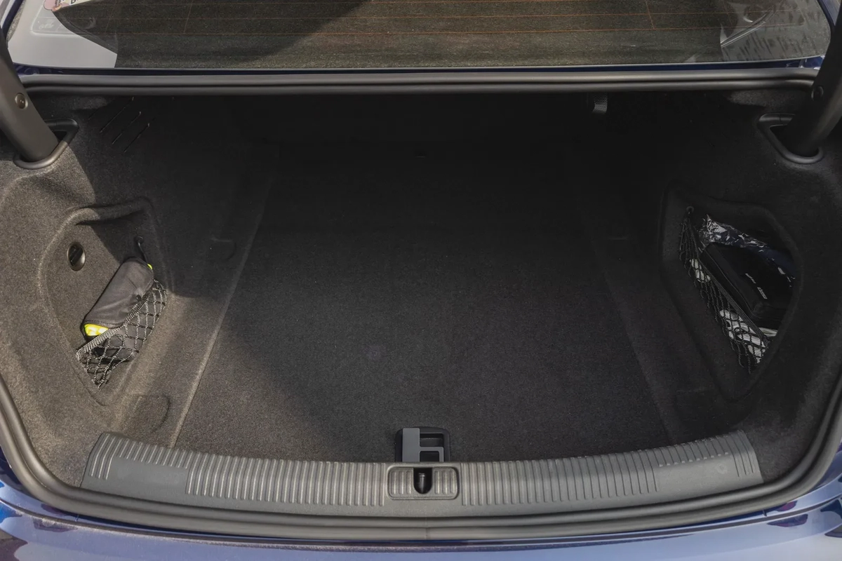 Audi A4 2023-18-18