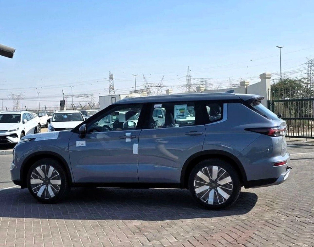 MITSUBISHI OUTLANDER P LINE-3-3