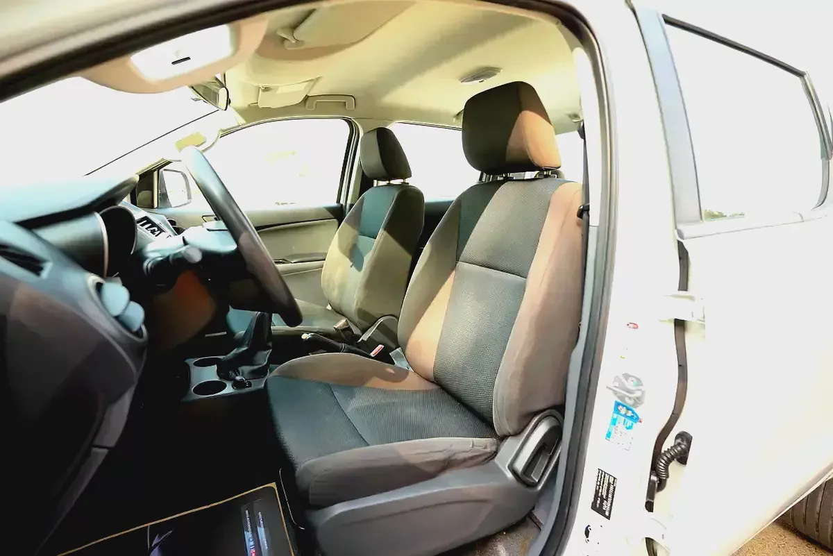 Mazda BT-50 | Double Cabin 4X4 | Manual | GCC Specs | Ref#M73264-9-9