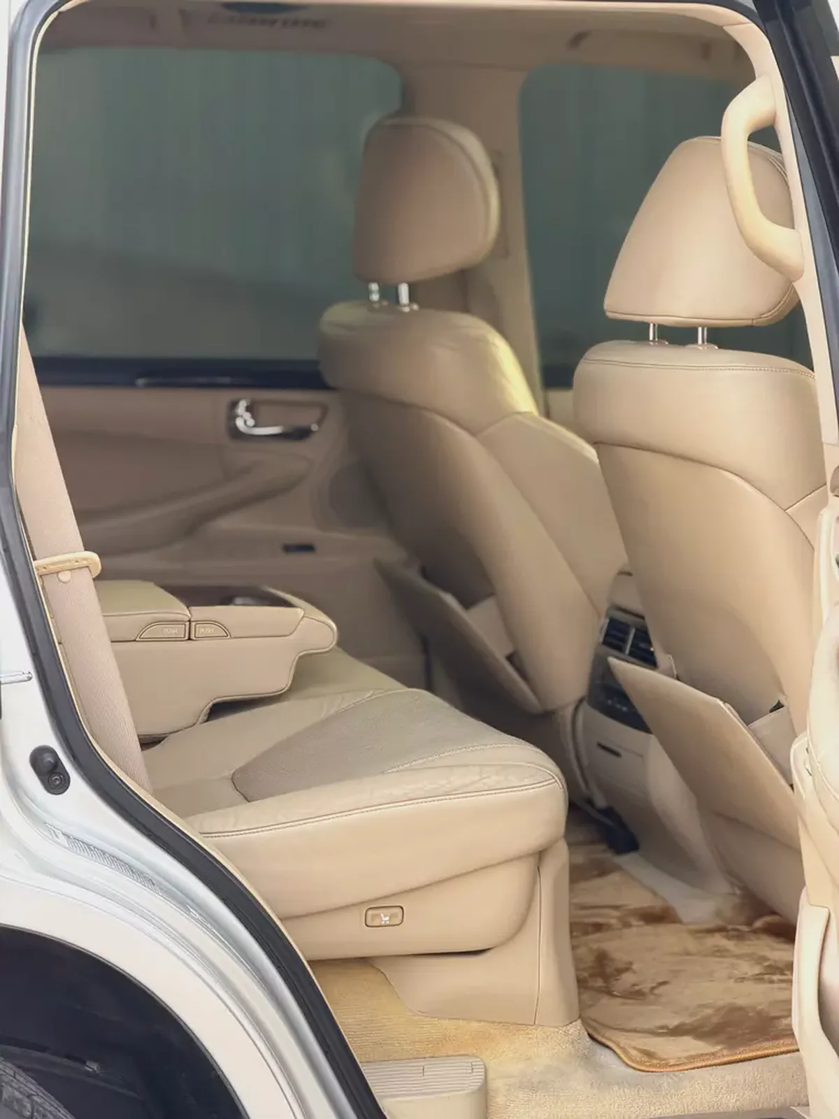2010 Lexus LX 570 Sport GCC Specs-12-12