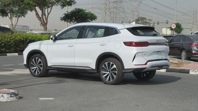 BYD SONG PLUS Design PHEV (White)-9