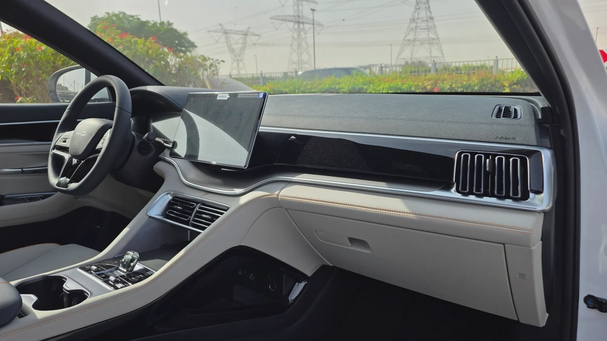 BYD SONG PLUS Design PHEV (White)-7-7