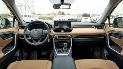 Toyota RAV4 LE 2×4-10