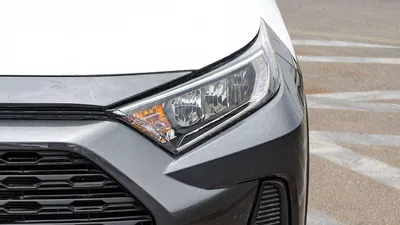 Toyota RAV4 LE 2×4-6