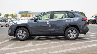 Toyota RAV4 LE 2×4-8