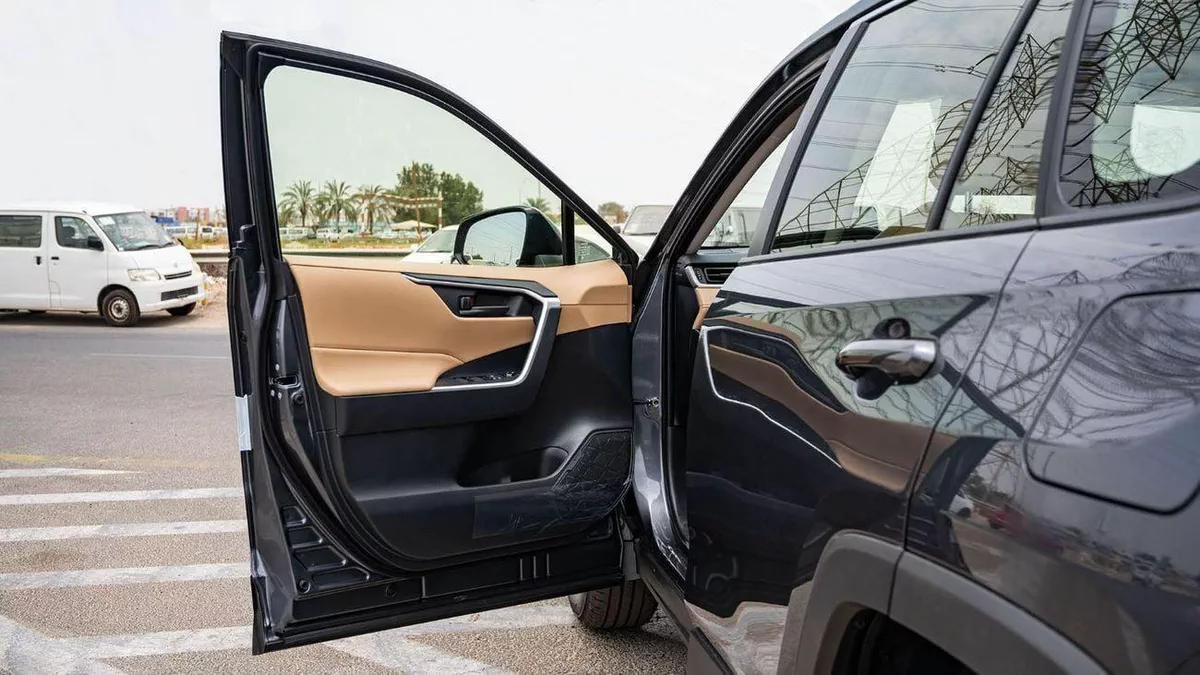 Toyota RAV4 LE 2×4-9-0