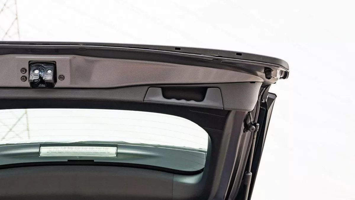 Toyota RAV4 LE 2×4-19-0