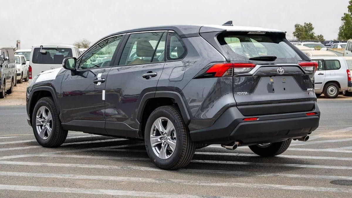 Toyota RAV4 LE 2×4-3-0