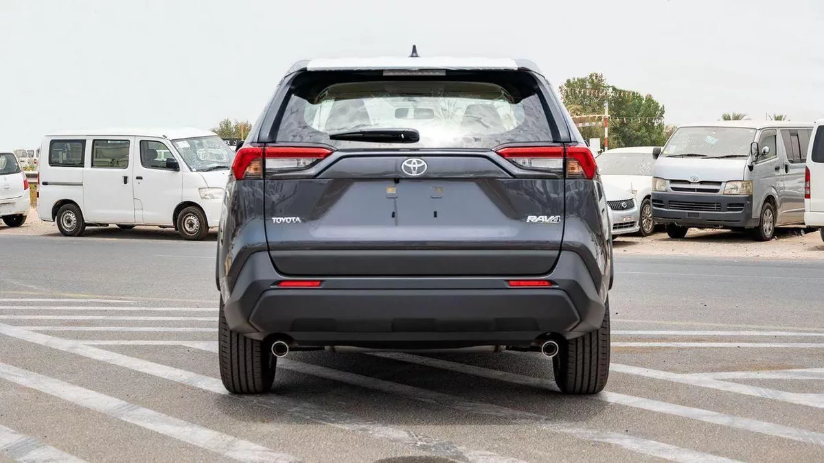 Toyota RAV4 LE 2×4-5-0