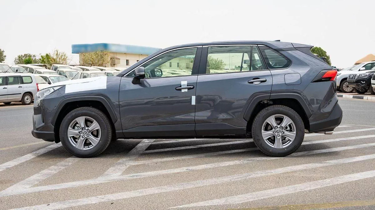 Toyota RAV4 LE 2×4-8-0