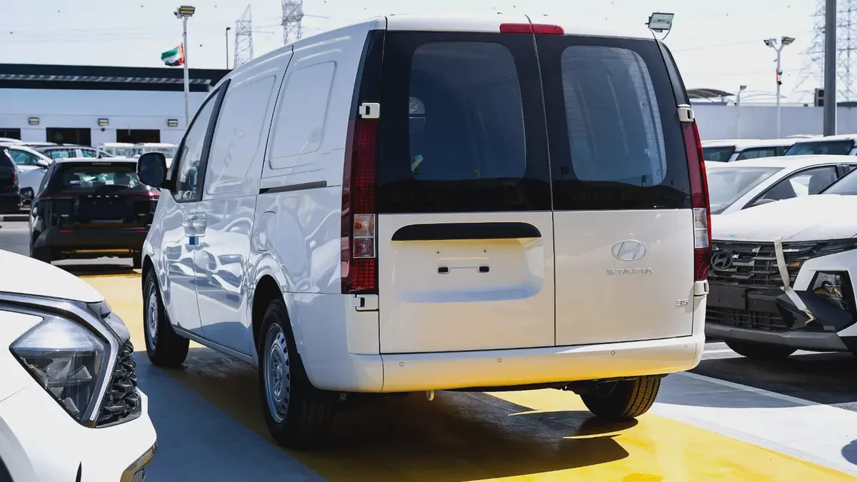 2026 Hyundai Staria Comfort | GCC Specs | Brand New-5-5
