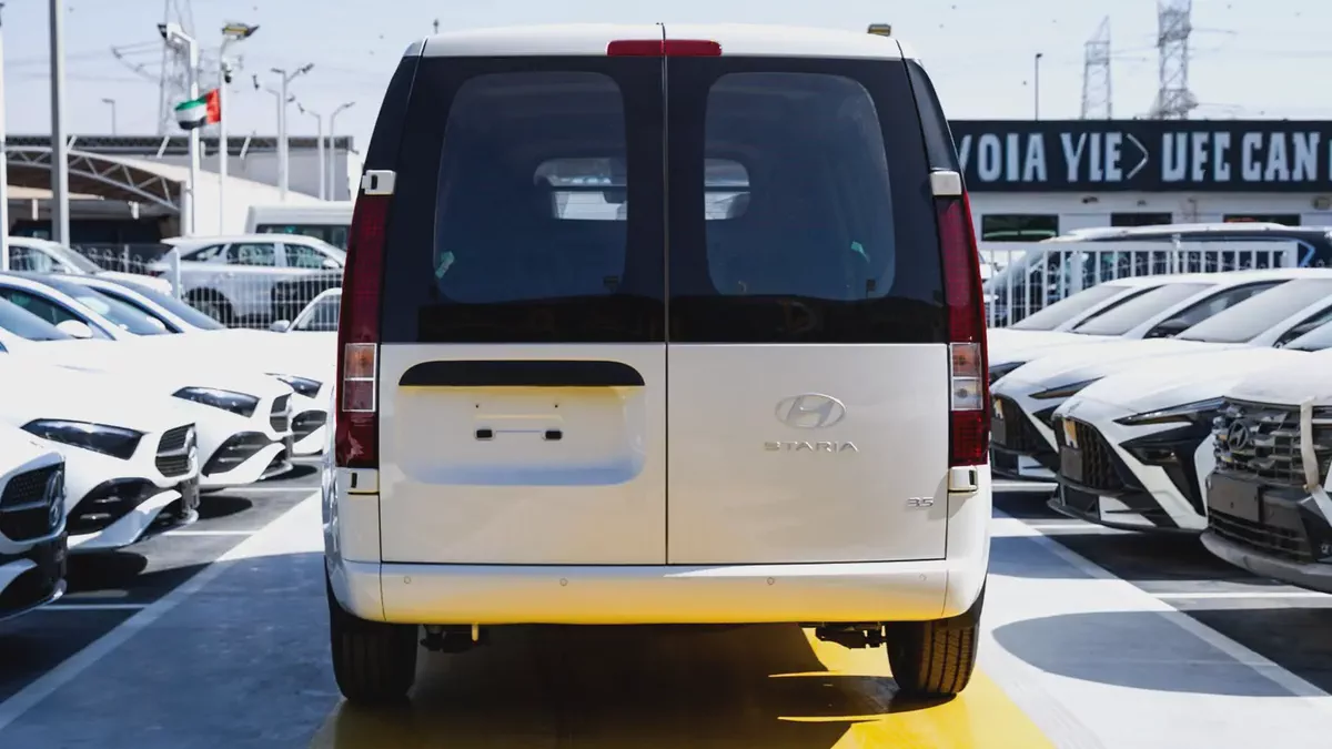 2026 Hyundai Staria Comfort | GCC Specs | Brand New-7-7