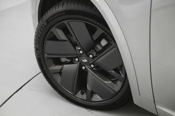 2025 LI AUTO L9 ULTRA 6 SEATER