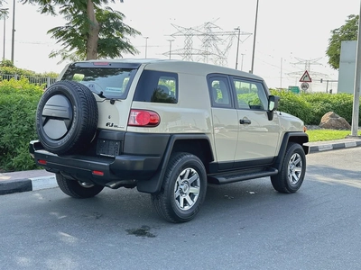 Toyota FJ Cruiser final Edition 06/1000 GCC Al futtaim-3