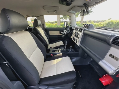 Toyota FJ Cruiser final Edition 06/1000 GCC Al futtaim-9