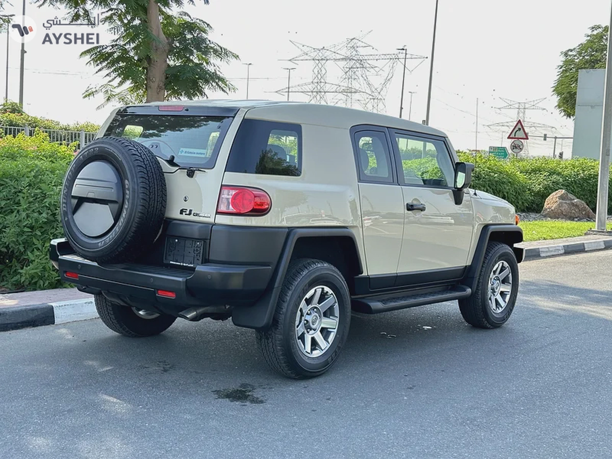 Toyota FJ Cruiser final Edition 06/1000 GCC Al futtaim-3-3