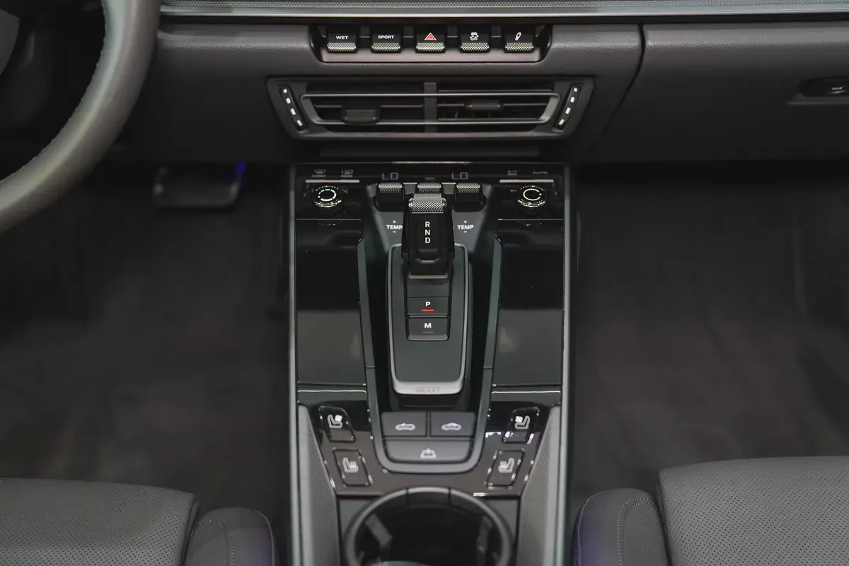 2024 - Porsche 911 Carrera with warranty for 499,000.00 AED-15-15