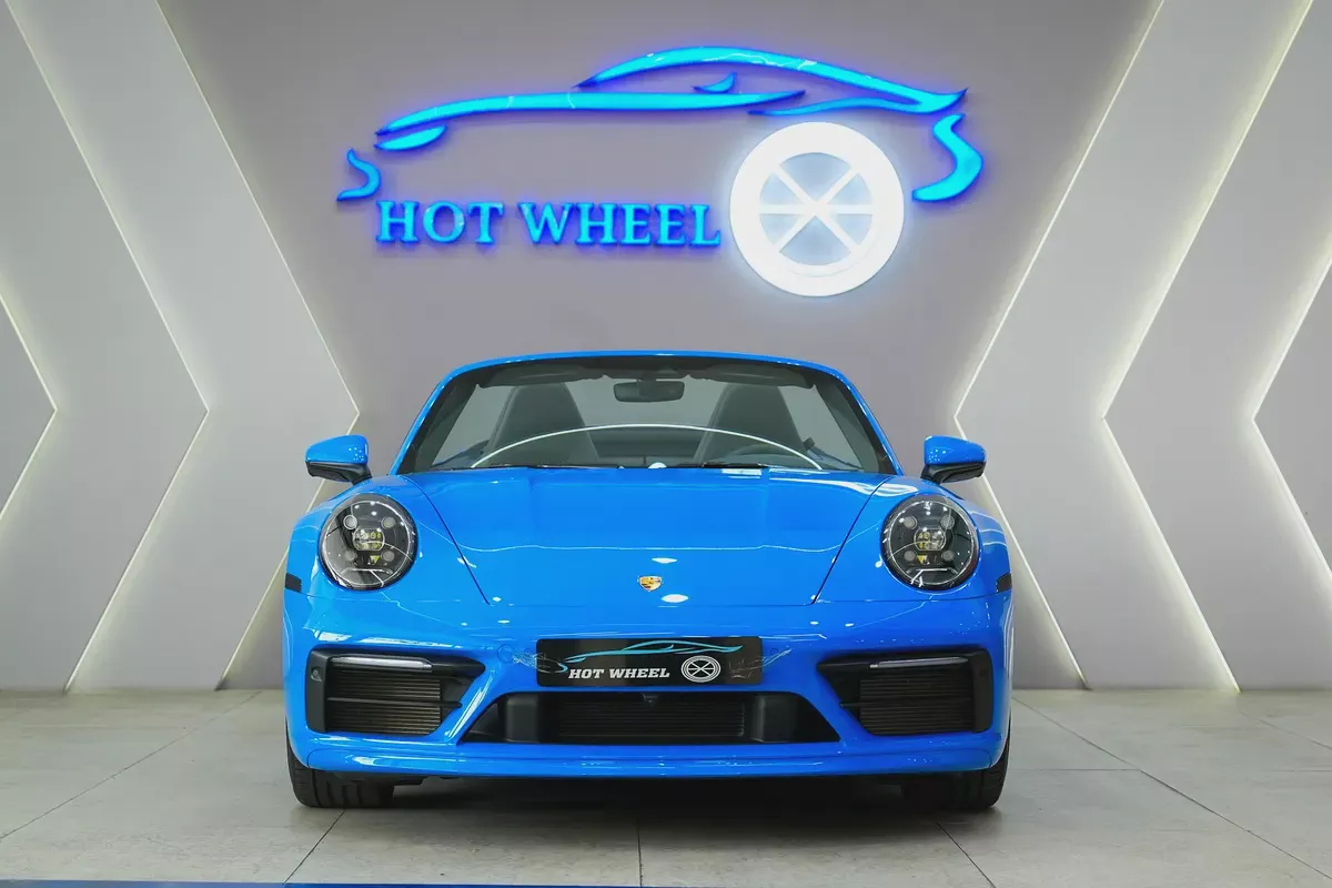 2024 - Porsche 911 Carrera with warranty for 499,000.00 AED-2-2
