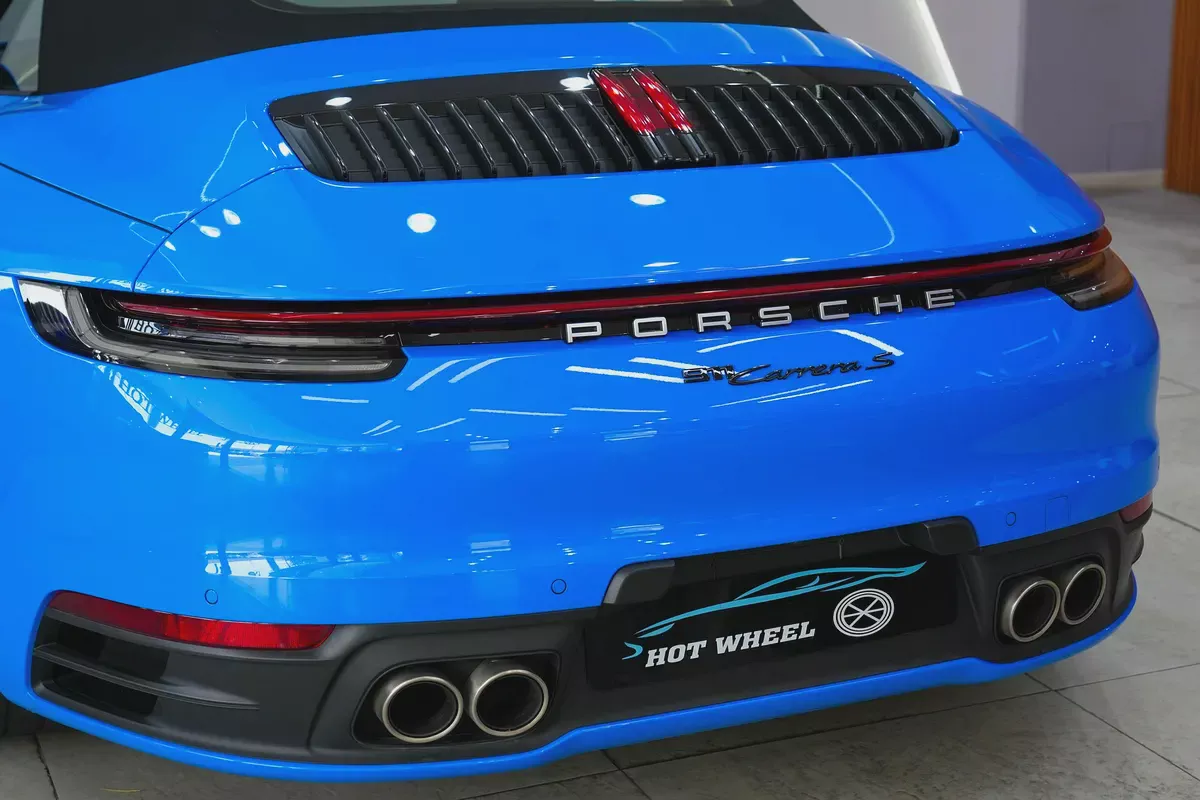 2024 - Porsche 911 Carrera with warranty for 499,000.00 AED-4-4