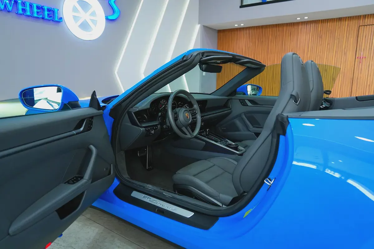 2024 - Porsche 911 Carrera with warranty for 499,000.00 AED-8-8