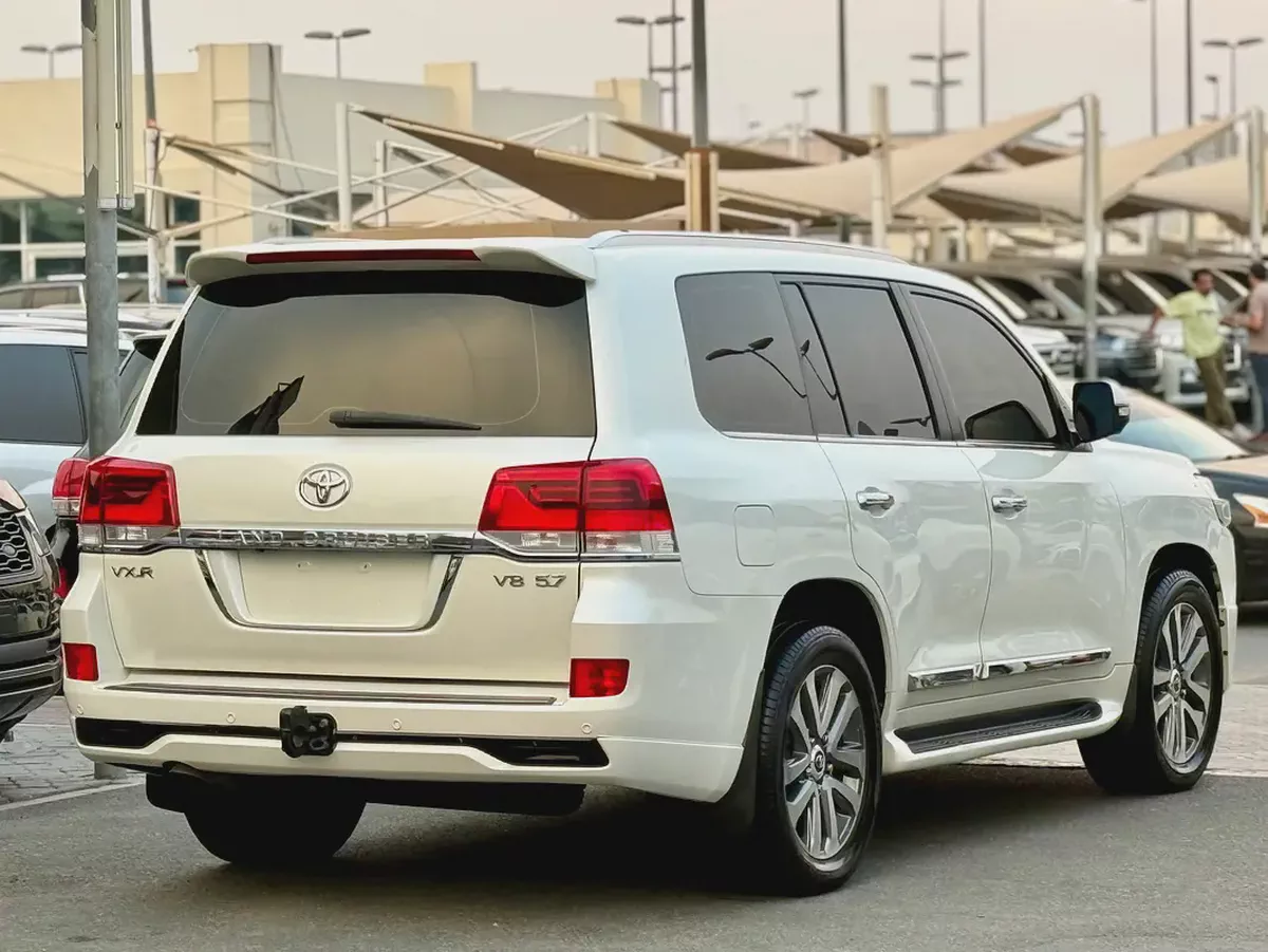 لاند كرورز VXR5.7Pristine Toyota Land Cruiser VXR 2017 | GCC Specs | Top Option-9-9