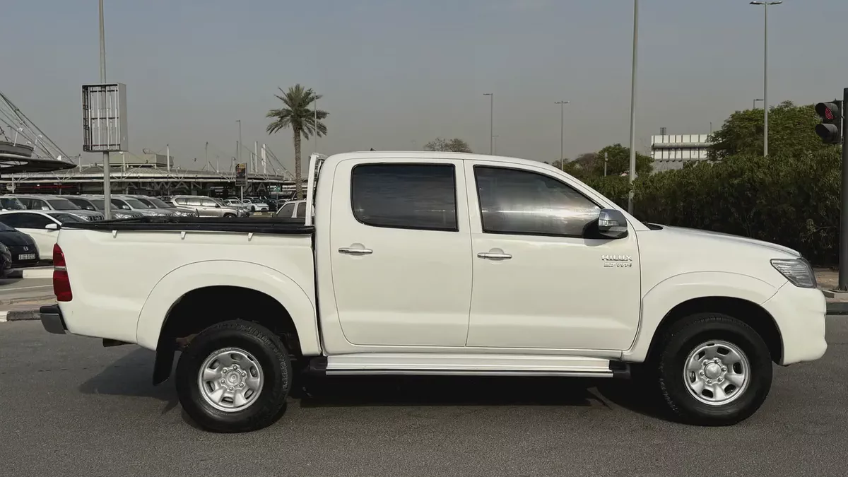 Toyota Hilux 2014 2.7L 4x4 Double Cab DLS | GCC Specs ,-4-4