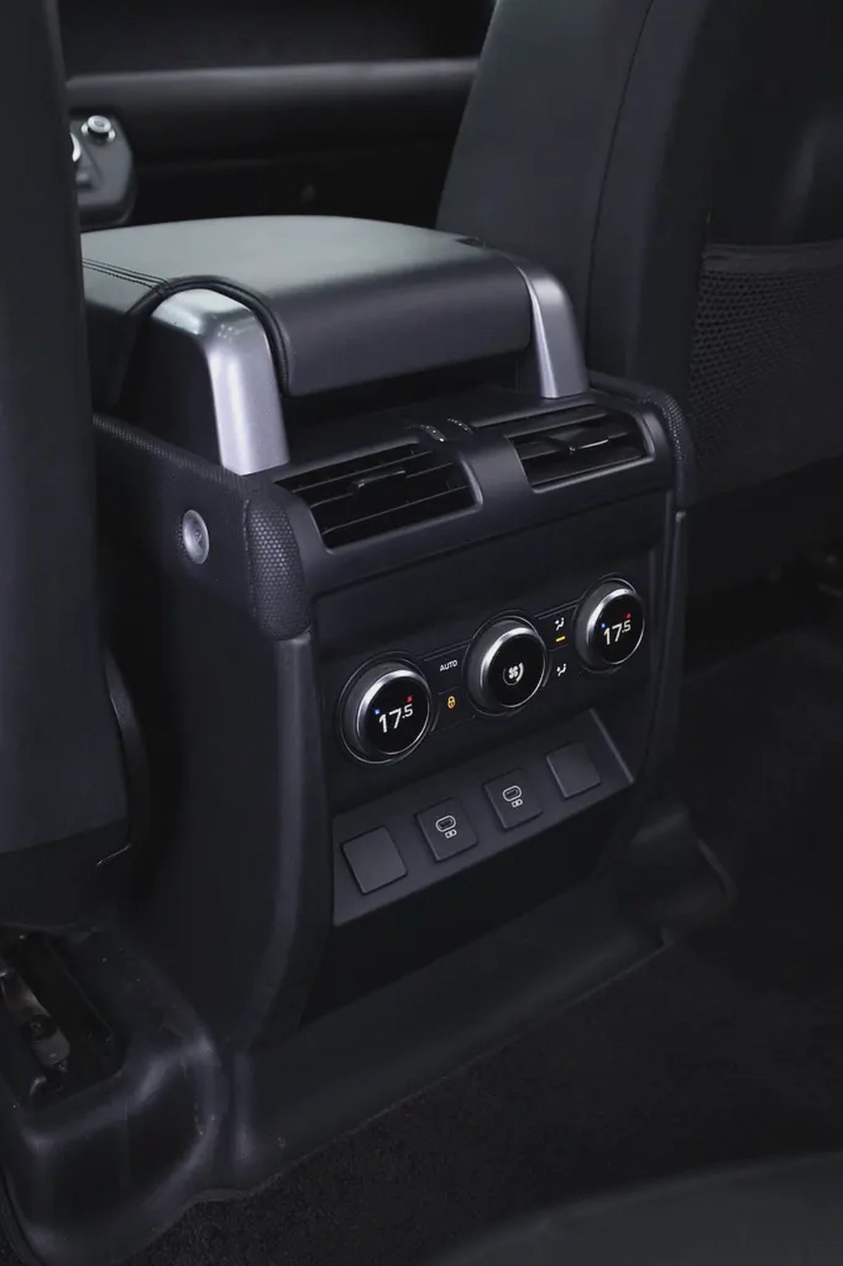 DEFENDER 110 V8 EDITION P525 + FULL PPF + WARRANTY TILL 2028 WITH GE-12-12