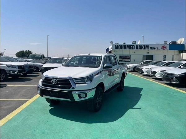 Toyota Hilux 2024 TOYOTA HILUX 2.7L petrol automatic 4x4 full option with bush start