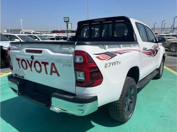 Toyota Hilux 2024 TOYOTA HILUX 2.7L petrol automatic 4x4 full option with bush start