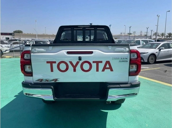 Toyota Hilux 2024 TOYOTA HILUX 2.7L petrol automatic 4x4 full option with bush start