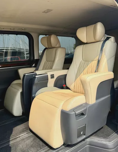 Toyota Granvia Premium 2023 | GCC Specs-15