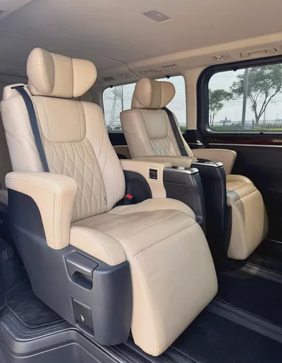 Toyota Granvia Premium 2023 | GCC Specs-16