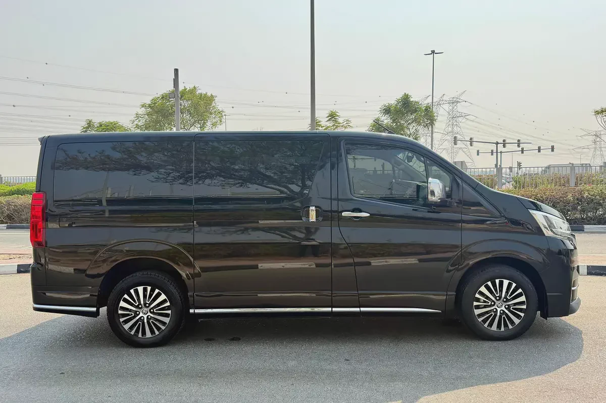 Toyota Granvia Premium 2023 | GCC Specs-6-6