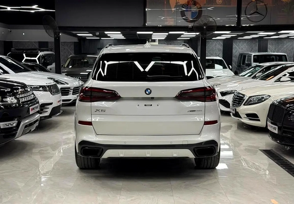 BMW Warranty 2027 or 200k | JUST Serviced (BMW) | Original Paint | GCC