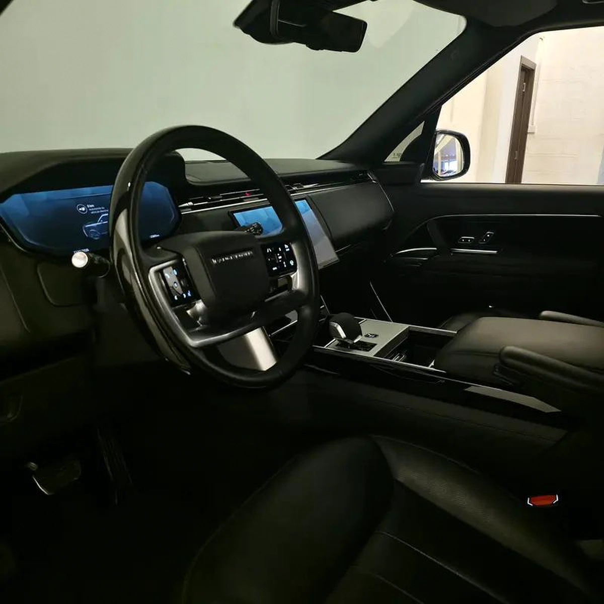 AED 7974 PM | RANGE ROVER VOGUE P550e AUTOBIOGRAPHY | 2024 | LOW KMS | 1 YEAR WARRANTY-17-17