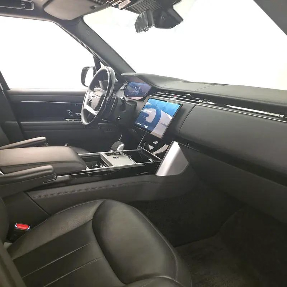 AED 7974 PM | RANGE ROVER VOGUE P550e AUTOBIOGRAPHY | 2024 | LOW KMS | 1 YEAR WARRANTY-3-3