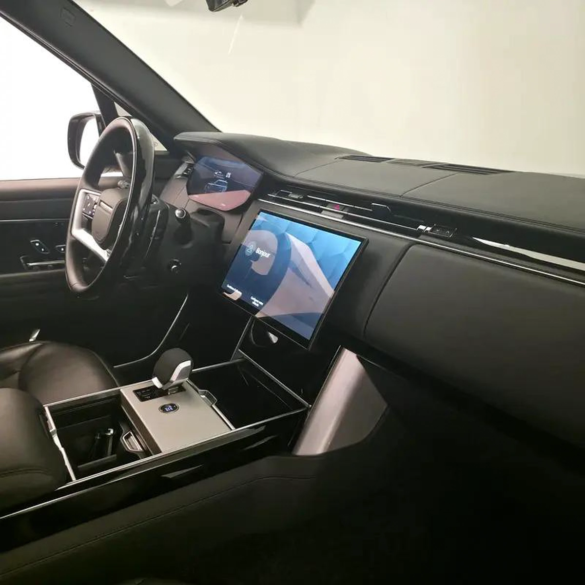 AED 7974 PM | RANGE ROVER VOGUE P550e AUTOBIOGRAPHY | 2024 | LOW KMS | 1 YEAR WARRANTY-14-14
