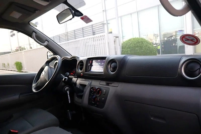 Nissan Urvan 2022 Model - GCC Specs-7