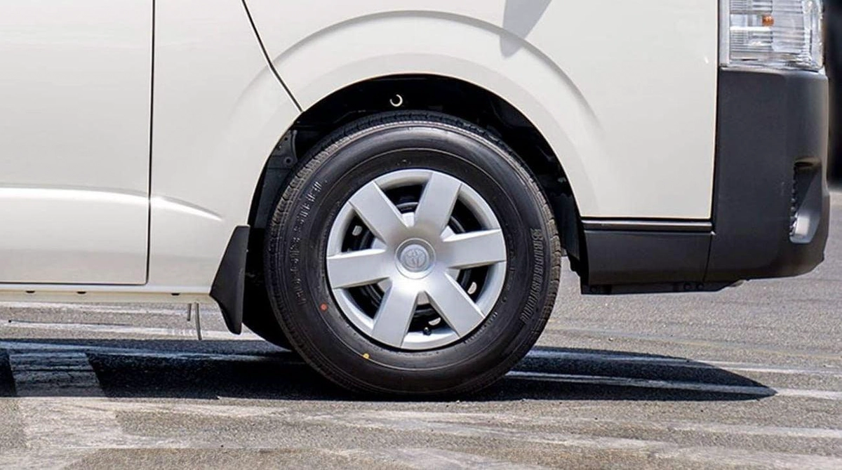 Toyota Hiace TOYOTA HIACE STD 2.5D MT 15 SEATER MY2024 – WHITE-9-0