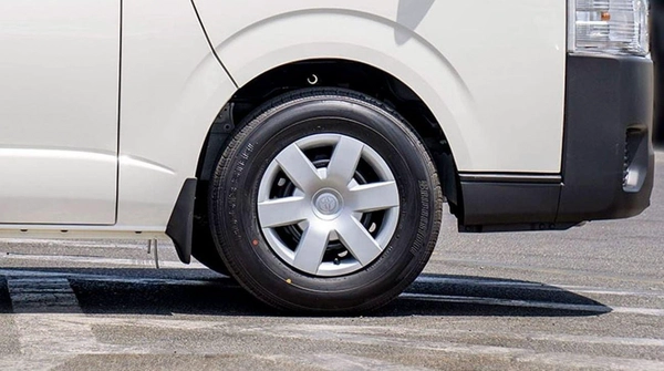 Toyota Hiace TOYOTA HIACE STD 2.5D MT 15 SEATER MY2024 – WHITE