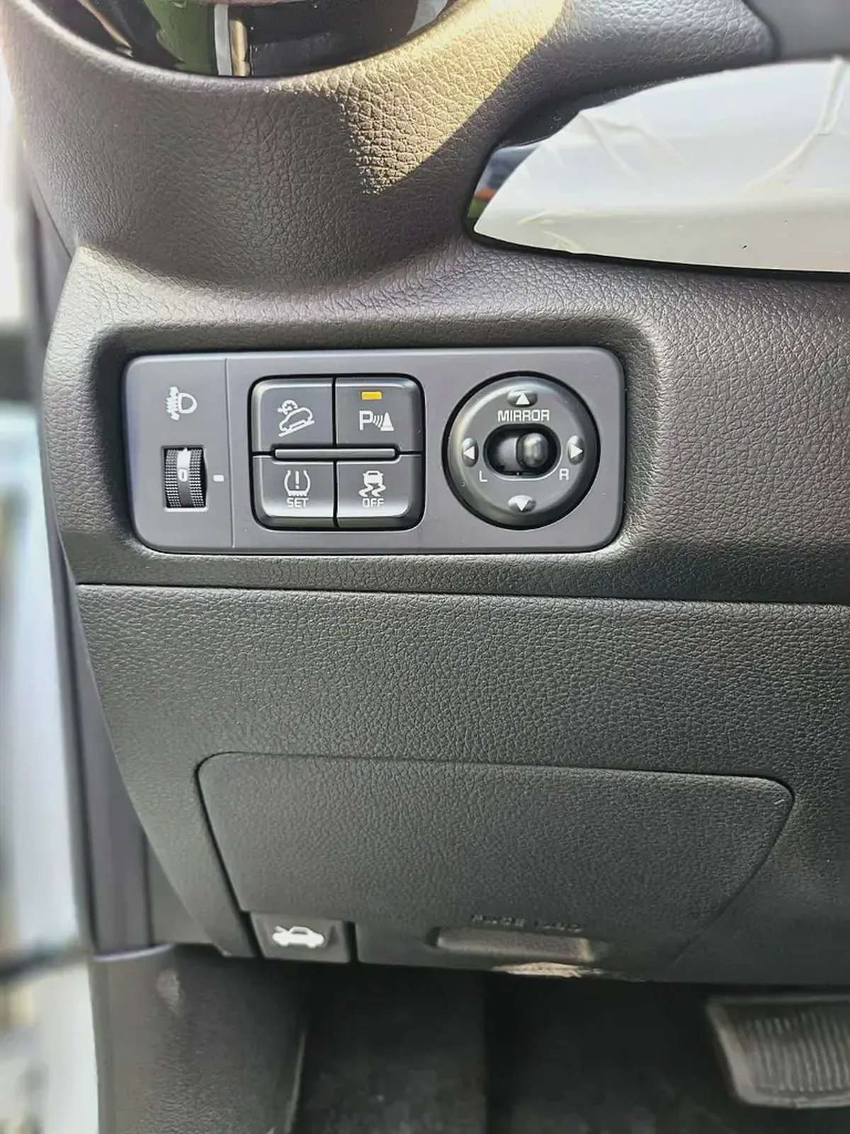 KIA / KX1 / 2025 / FULL OPTIONE / SUNROOF / LEATHER SEATS / DRIVE MODE-8-8